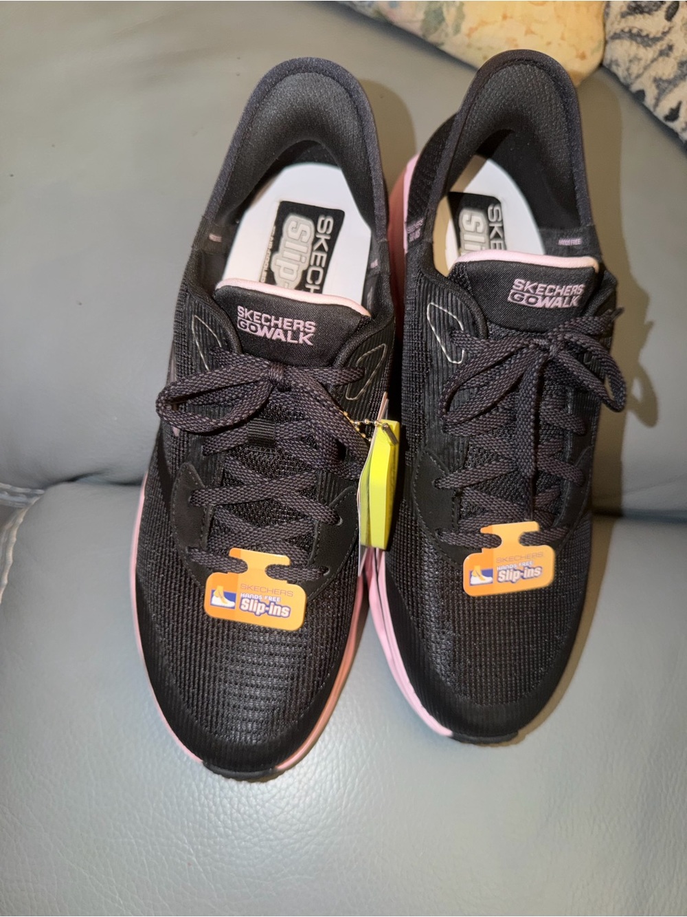 Skechers GOwalk slip on air cooled goga  Women's Black and Pink Lace-Up NWT 9